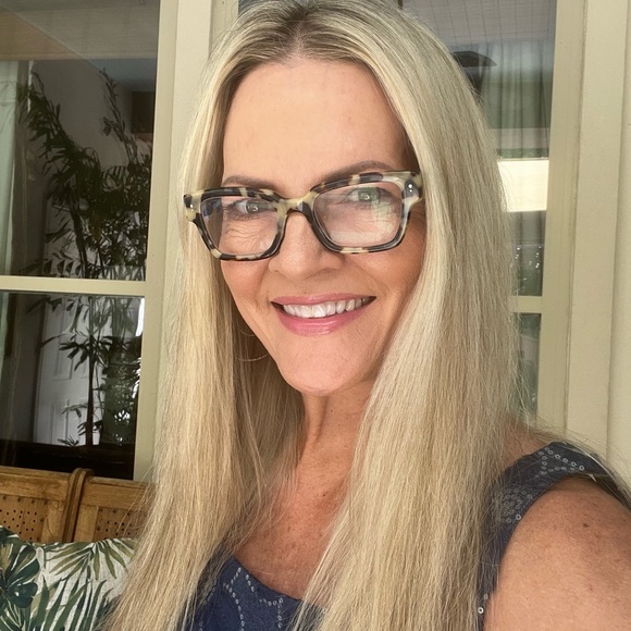 Meet your Posher, Jennifer - Picture 2 of 2